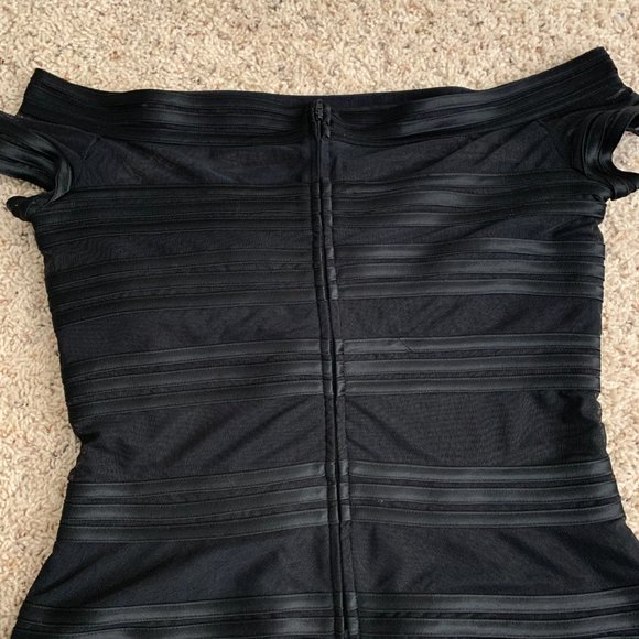 JS Signature Off Shoulder Top - Picture 4 of 7